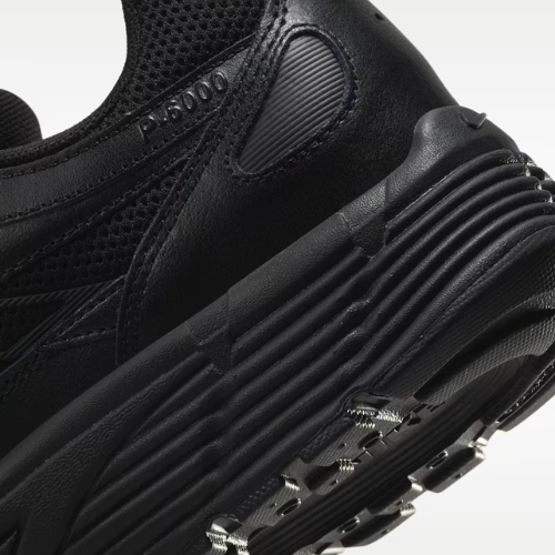 Tênis Nike P-6000