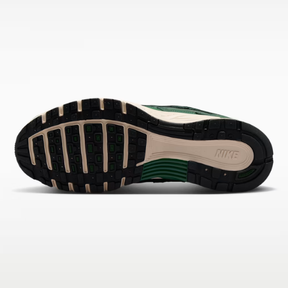 Tênis Nike P-6000