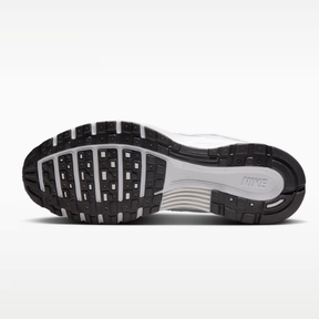 Tênis Nike P-6000