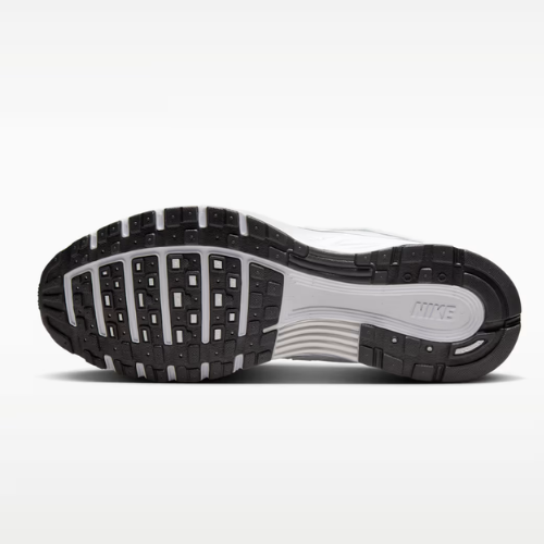 Tênis Nike P-6000