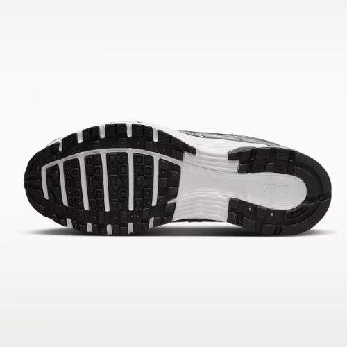 Tênis Nike P-6000