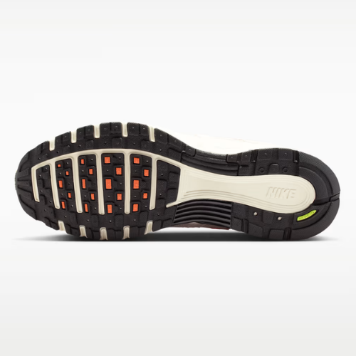 Tênis Nike P-6000