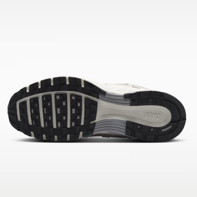 Tênis Nike P-6000