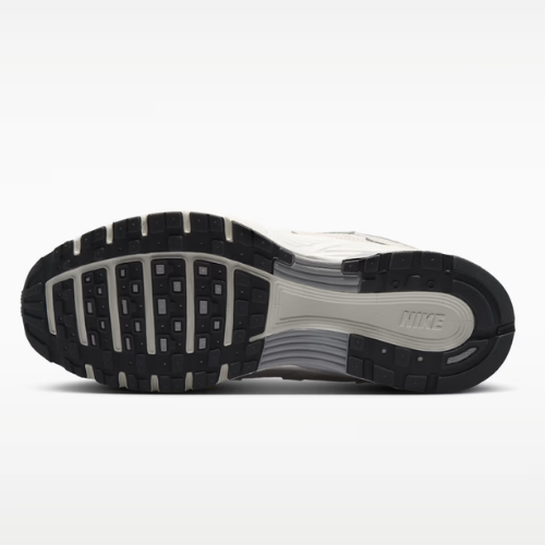 Tênis Nike P-6000