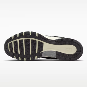 Tênis Nike P-6000
