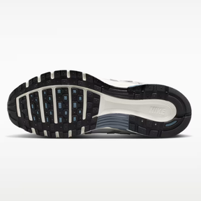 Tênis Nike P-6000