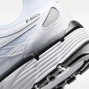 Tênis Nike P-6000