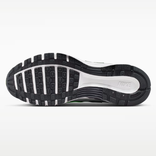 Tênis Nike P-6000
