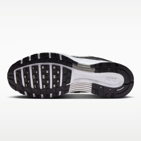 Tênis Nike P-6000